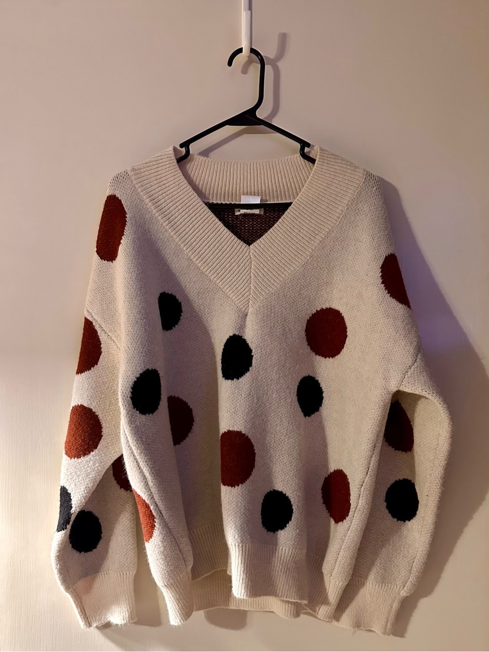 Main Strip Cream V-Neck Sweater with Rust and Black Polka Dots